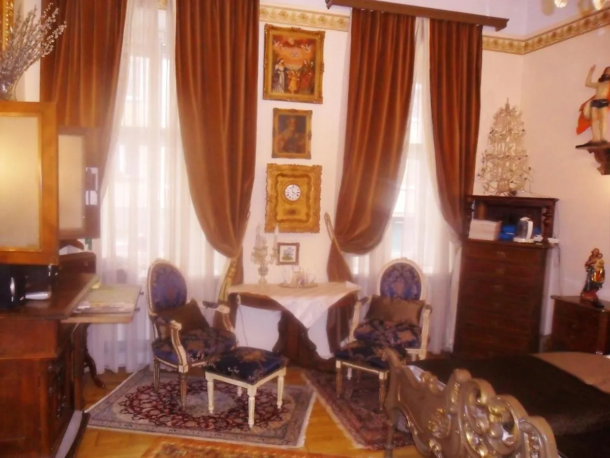 Luxury Near Castle Hotel Viena 0*,  Áustria