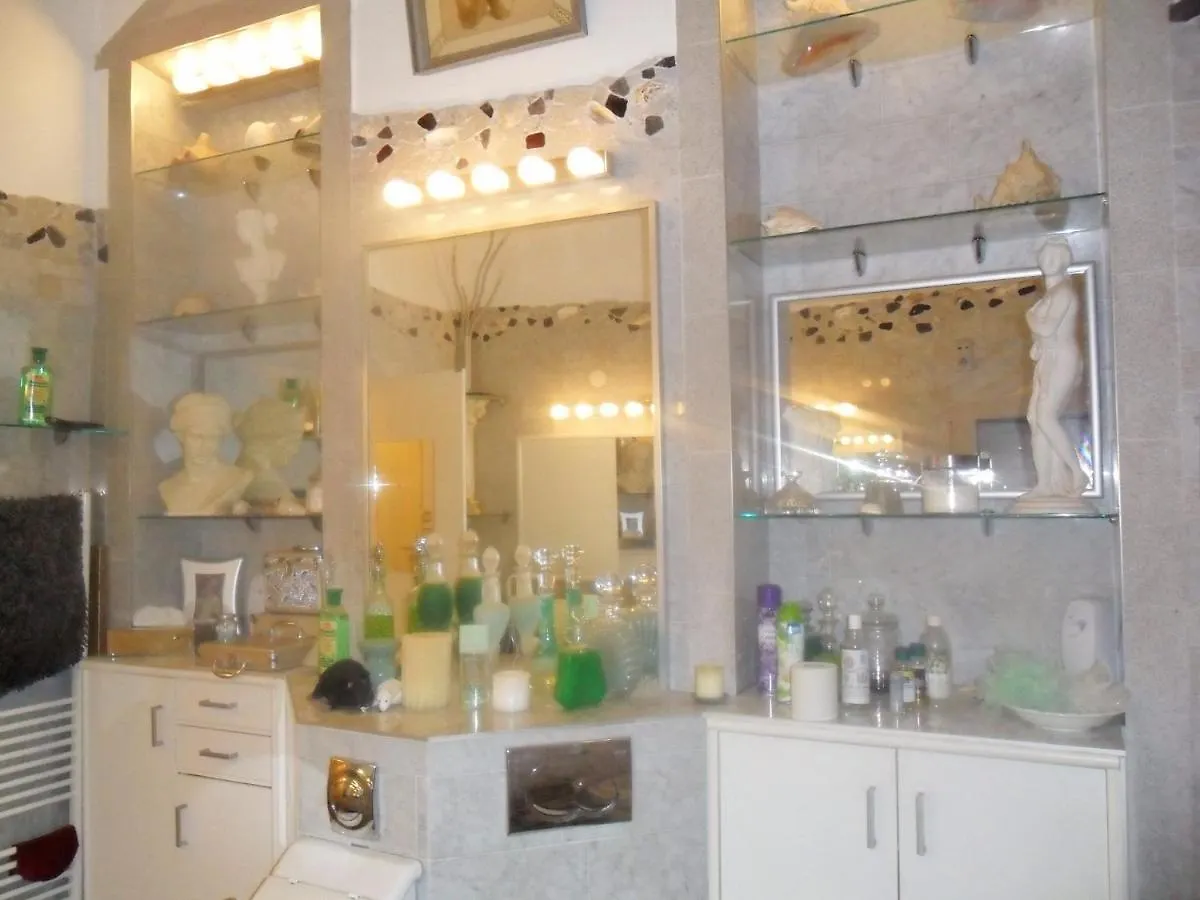 Luxury Near Castle Hotel Viena 0*,  Áustria