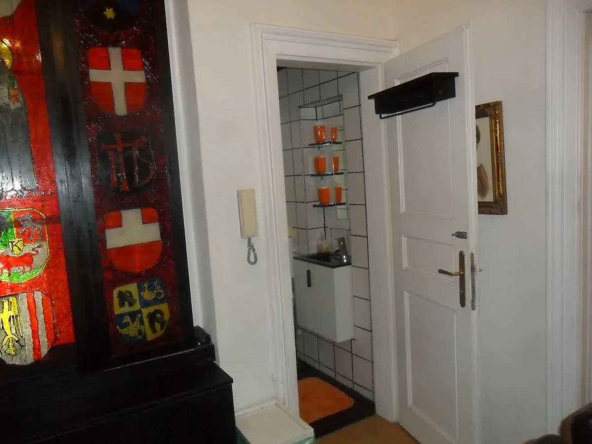 Luxury Near Castle Hotel Viena 0*,