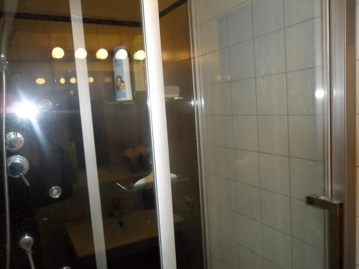 Luxury Near Castle Hotel Viena 0*,