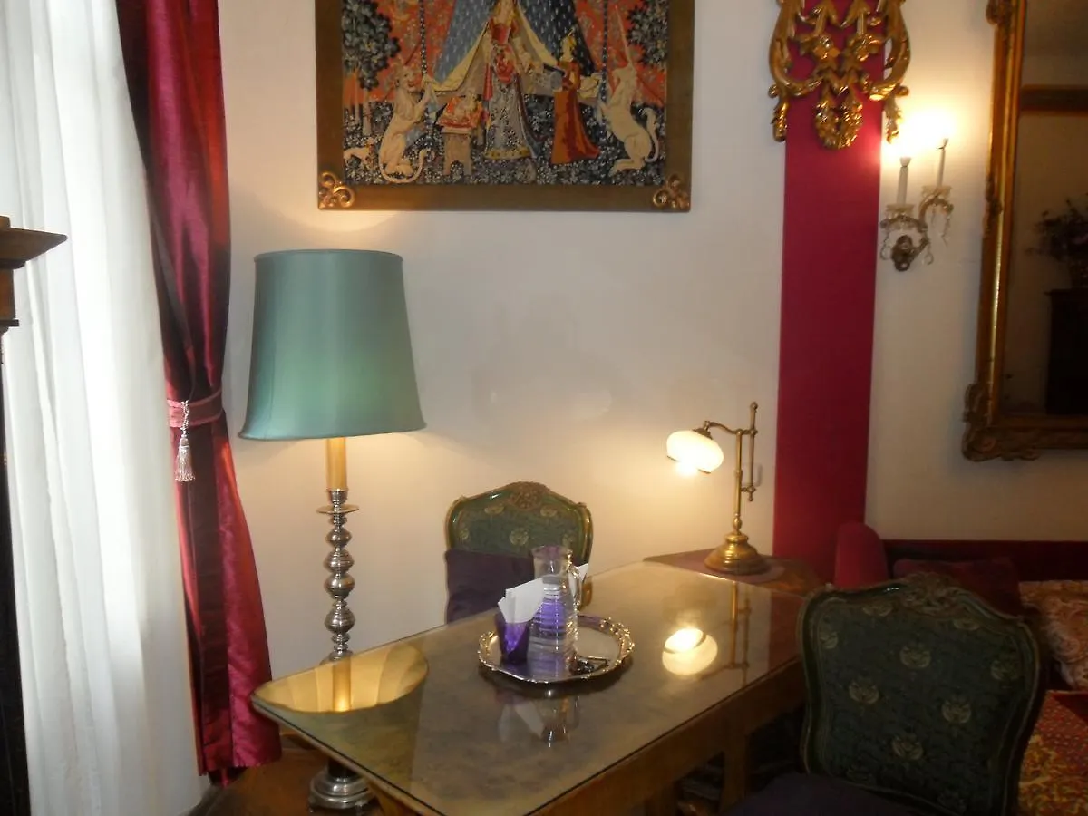 Luxury Near Castle Hotel Viena 0*,  Áustria