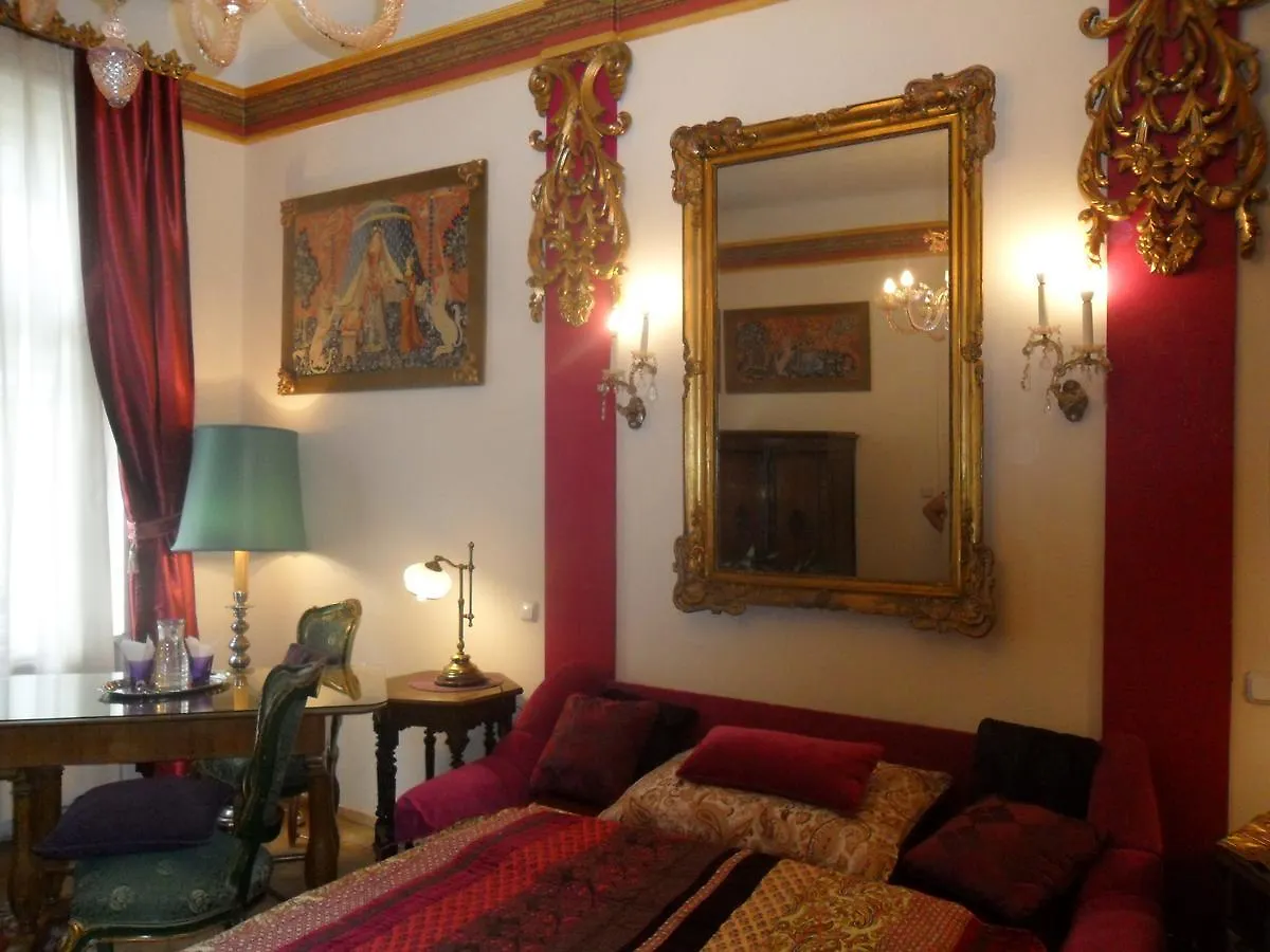 Luxury Near Castle Hotel Viena Casa de hóspedes