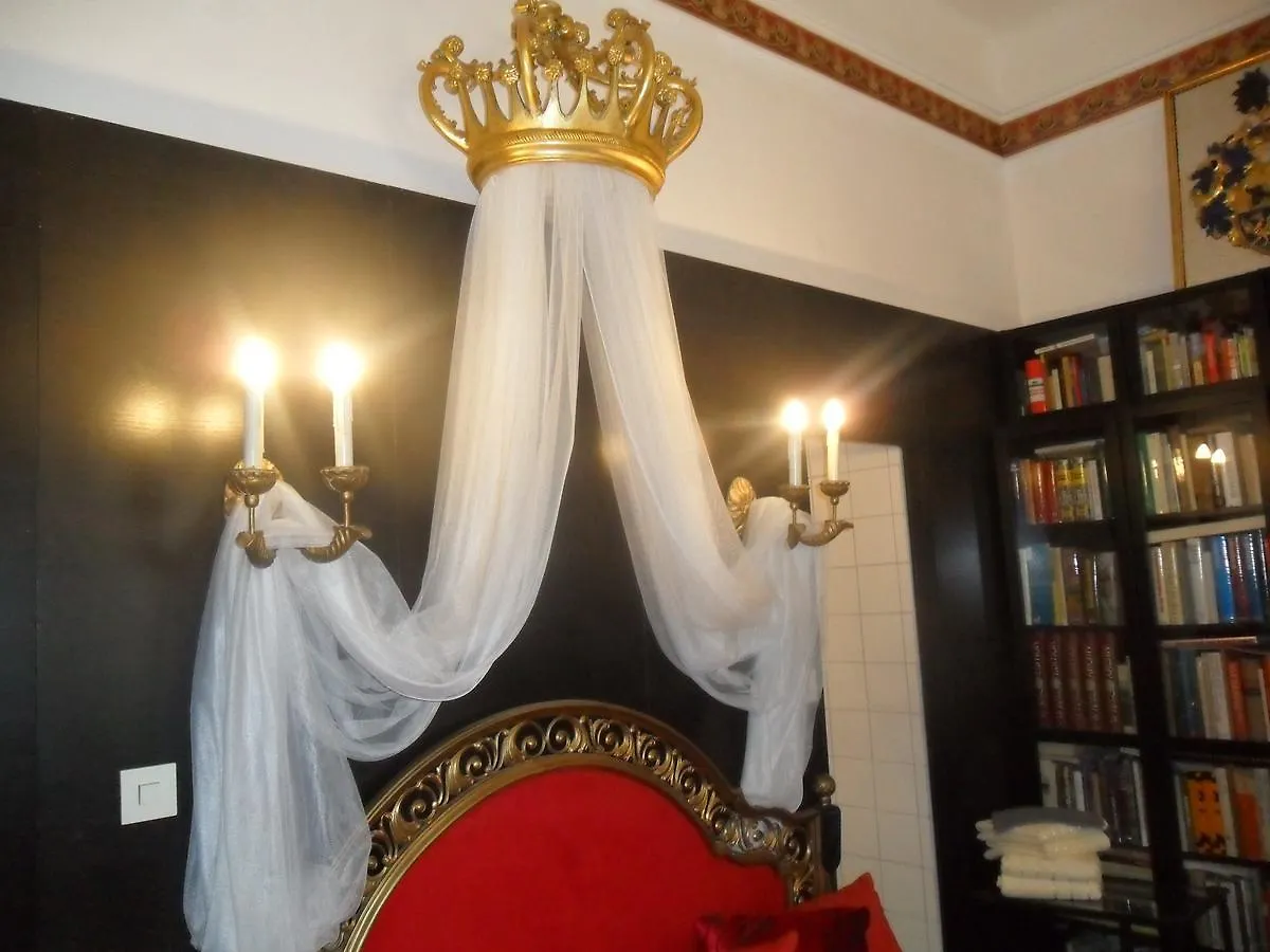 Luxury Near Castle Hotel Viena 0*,